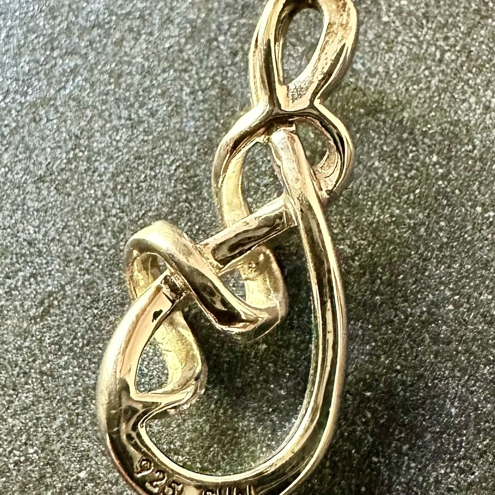 Beautiful Pendant - Picture 2 of 6